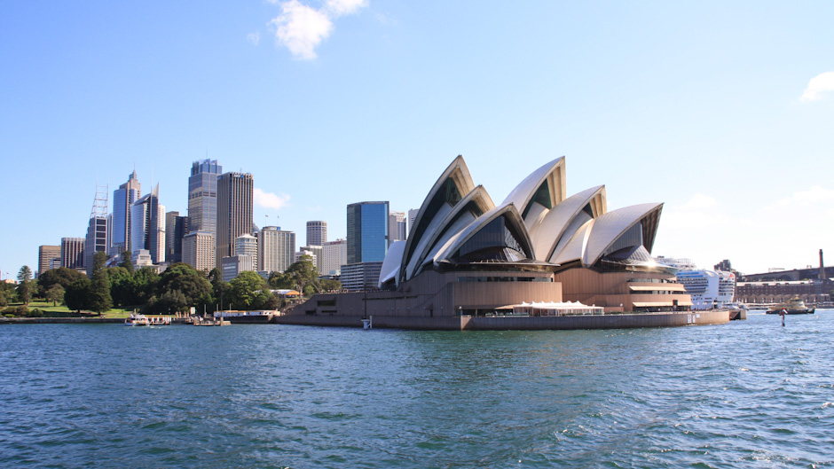 Sydney Opera House auf der Fährfahrt nach Manly im Port Jackson, Sydney Harbour