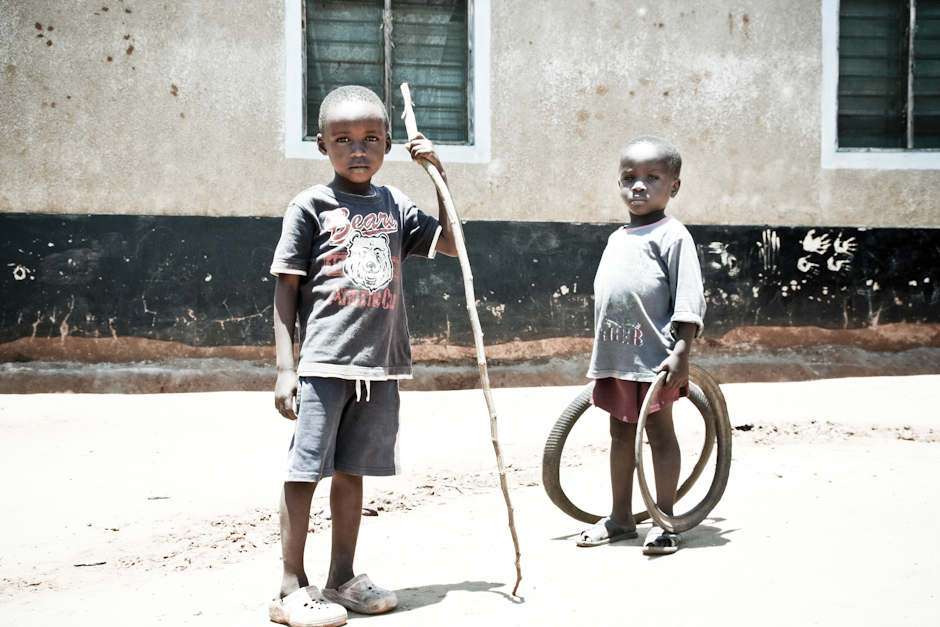 Jungen im Bombolulu-Slum, Mombasa